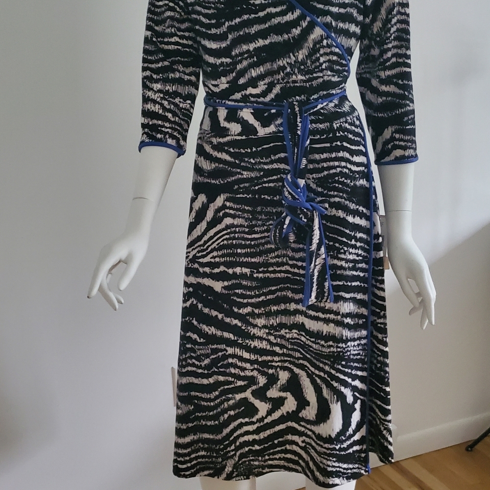 Dress - Picture 9 of 9
